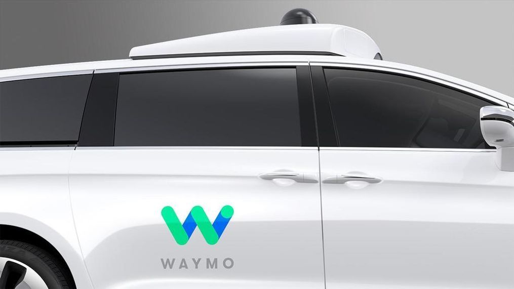 2017 Chrysler Pacifica Hybrid minivan equipped with Waymo’s fully self-driving technology. (Image courtesy of Fiat Chrysler Automobiles)