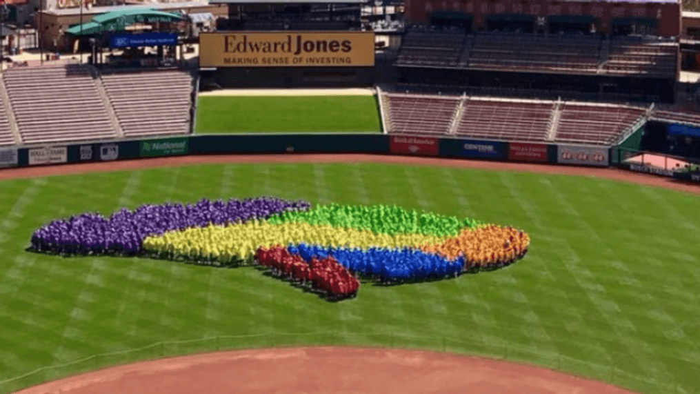 {p}Alzheimer's Association volunteers took to Busch Field Saturday to set the Guiness World Record for the largest human image of a brain. (Photo Courtesy of{&nbsp;}The Alzheimer's Association Greater Missouri Chapter){/p}