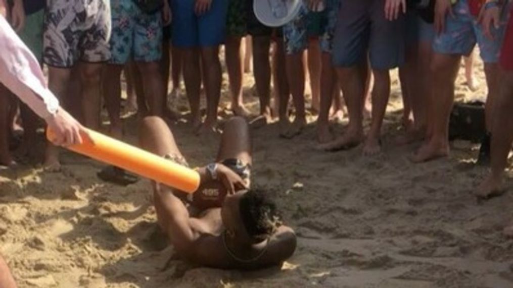 Spring breakers wrestle at Texas beach despite social distancing recommendations (josh_cavazos97 via Storyful)