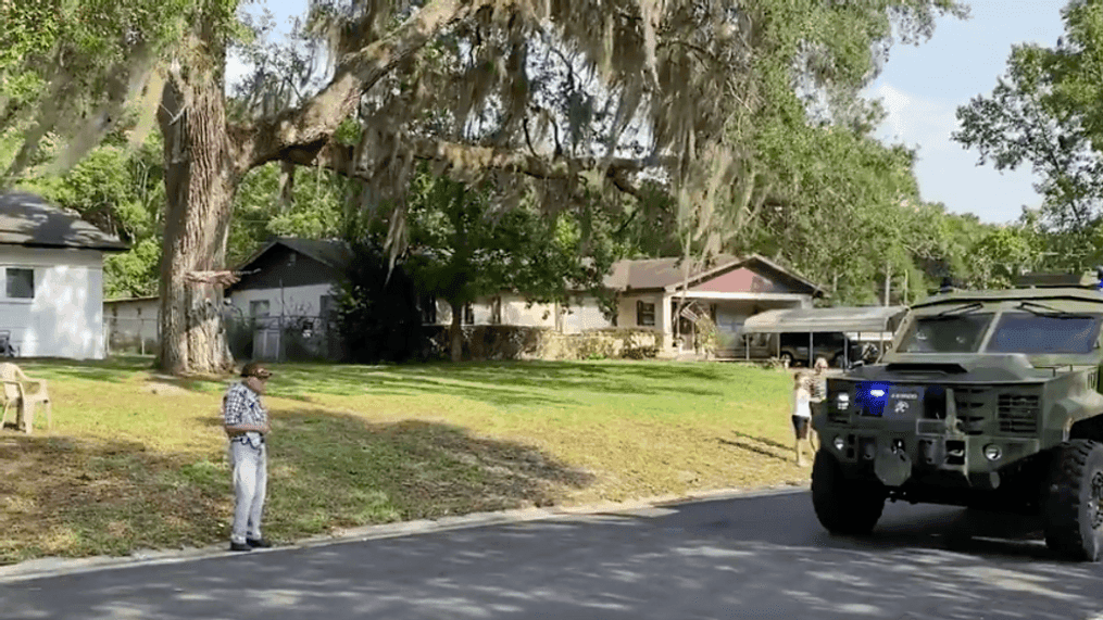 World War II veteran celebrates birthday in quarantine (@VolusiaSheriff/Twitter)