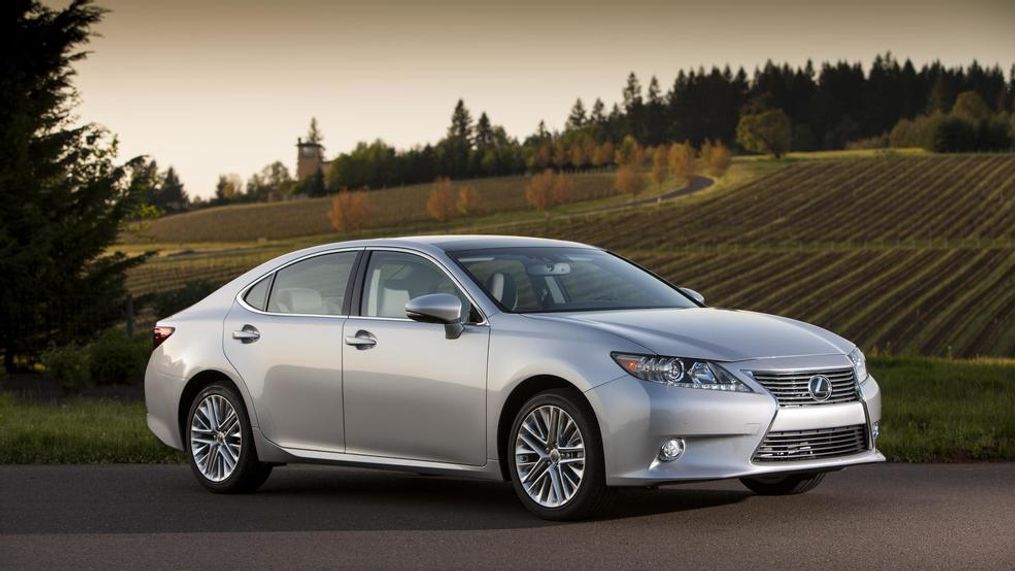 2013 Lexus ES 350&nbsp;(Image courtesy of Toyota Motor Sales USA)