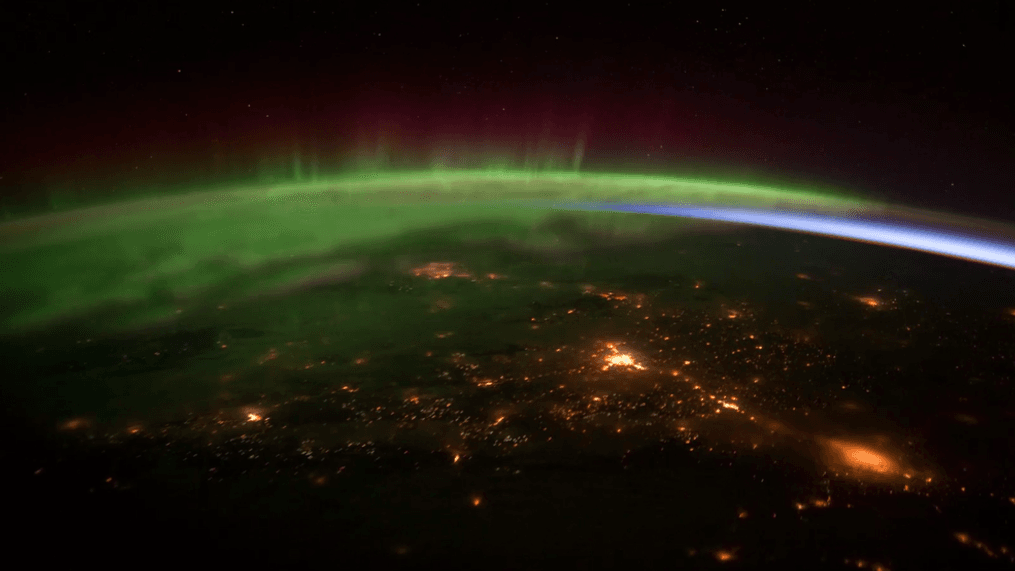 The focus is on the border of Canada and Washington state, near Vancouver Island to southern Alberta, near Calgary. The Aurora Borealis light show is in full swing. (Image courtesy of the Earth Science and Remote Sensing Unit, NASA Johnson Space Center -http://eol.jsc.nasa.gov)