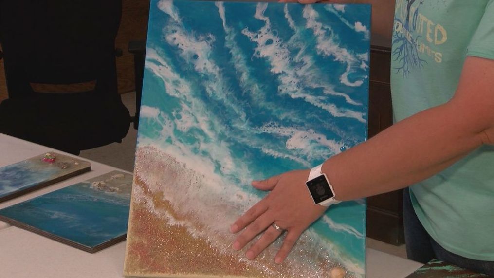 Tennessee artist turns loved ones' ashes into works of art. (WCYB)