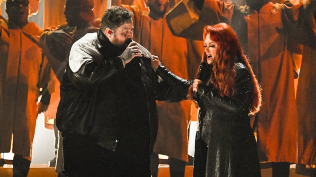 NASHVILLE, TENNESSEE - NOVEMBER 08: Jelly Roll and Wynonna Judd perform onstage during the 57th Annual CMA Awards  at Bridgestone Arena on November 08, 2023 in Nashville, Tennessee. (Photo by Astrida Valigorsky/WireImage)