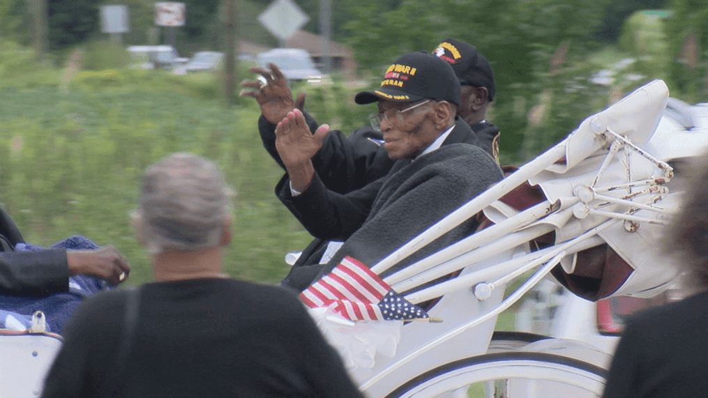 World War II veteran honored and celebrated on 100th birthday with community parade (Photo: Josh Davis){&nbsp;}