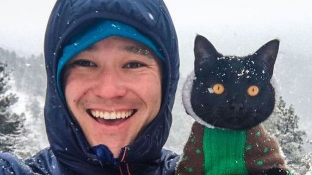 {p}Influencer John Yoshihara Jr., better known as JJ Yosh, from Boulder, Colorado, travels with Simon, his pet cat. (@backpackingkitty/Zenge){/p}