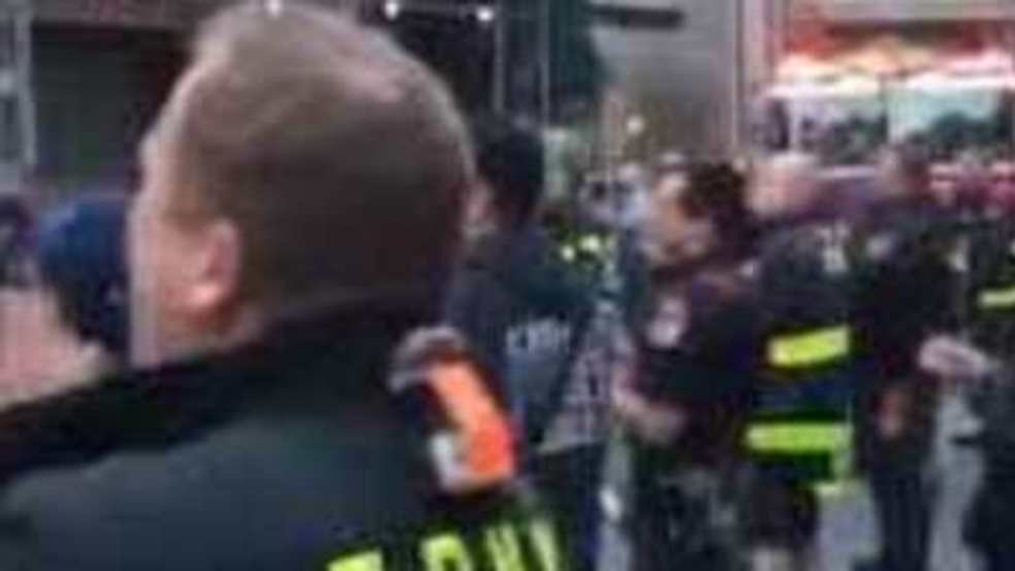 New York City firefighters turn on sirens and applaud hospital workers fighting COVID-19 (FDNY via Storyful)