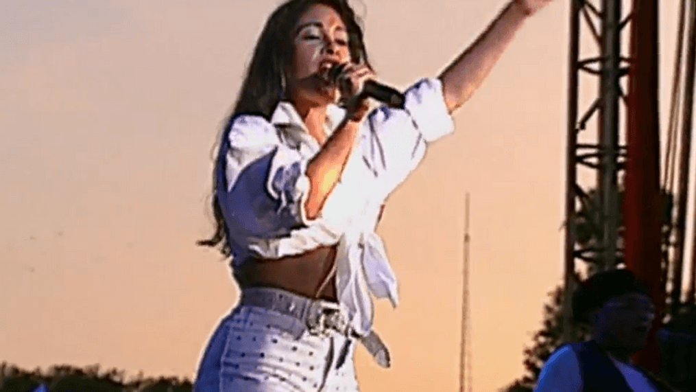 Selena at a concert in Rosedale Park in San Antonio (Photo: Randy Beamer / File)