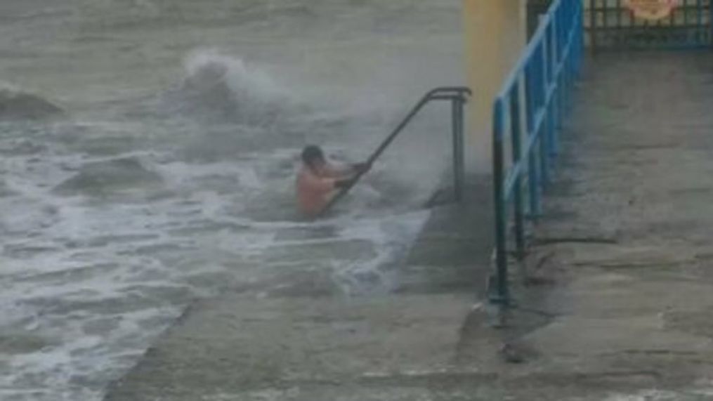 Swimmer struggles to emerge from rough sea during storm in Ireland (Tommy Roddy via Storyful)