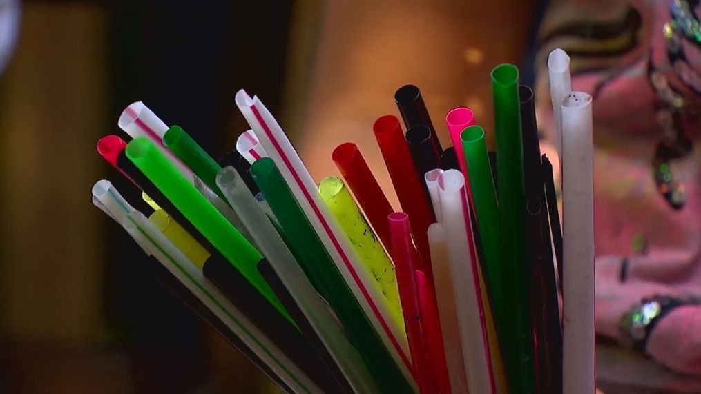 Plastic straws like these will be prohibited at Seattle restaurants starting July 1. (KOMO News photo){p}{/p}