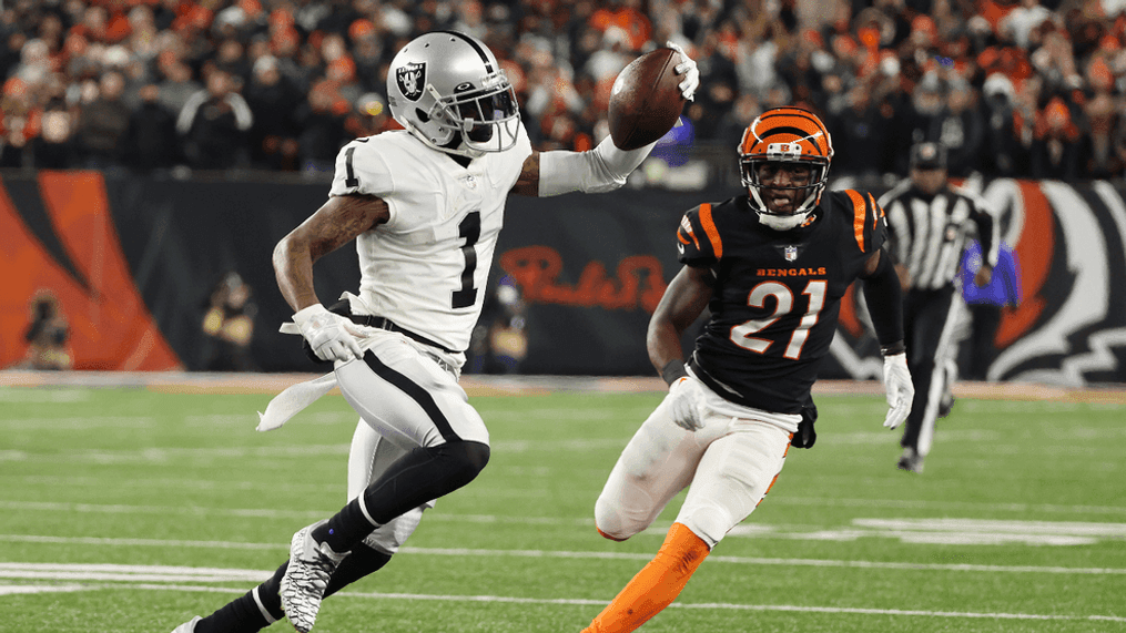 Wide receiver DeSean Jackson #1 of the Las Vegas Raiders runs with the  ball in front of cornerback Mike Hilton #21 of the Cincinnati Bengals after making a second half catch during the AFC Wild Card playoff game at Paul Brown Stadium on January 15, 2022 in Cincinnati, Ohio. (Photo by Dylan Buell/Getty Images)