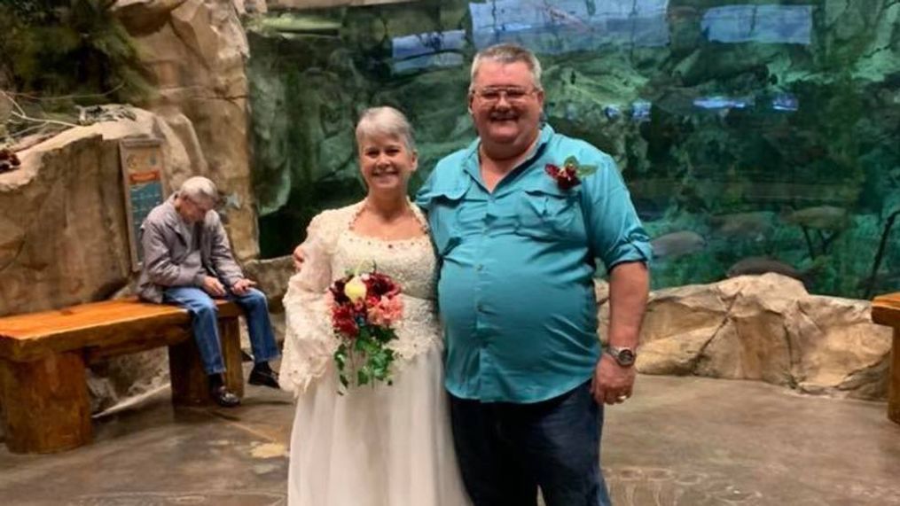 Couple gets married at Bass Pro Shops in Tennessee (Bass Pro Shop)