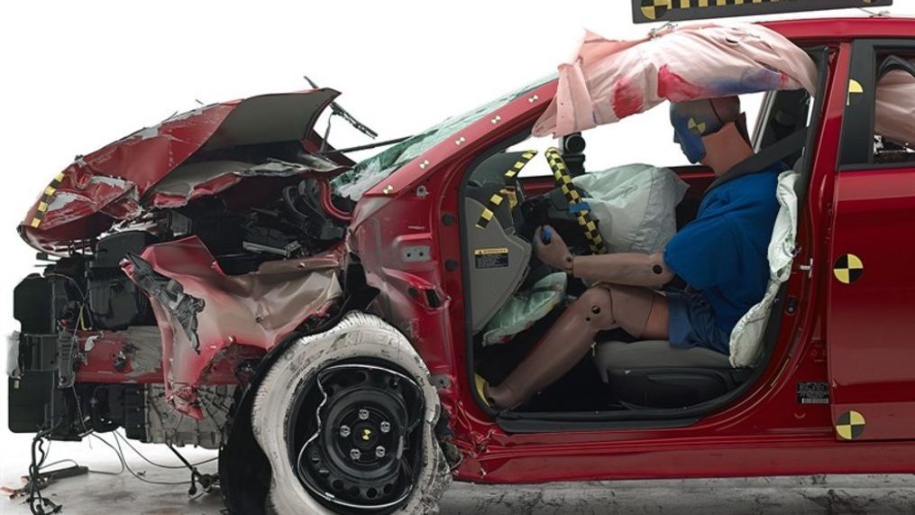 The dummy's position in relation to the door frame, steering wheel, and instrument panel after the crash test indicates that the driver's survival space was maintained very well in the 2017 Hyundai Elantra. (Photo courtesy of IIHS){p}{/p}