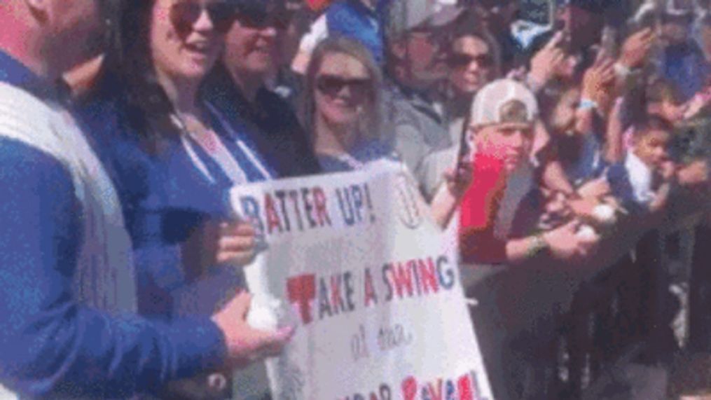 'It's a Girl!' Chicago Cubs Infielder Helps With Couple's Gender Reveal (Taylor McGregor via Storyful)