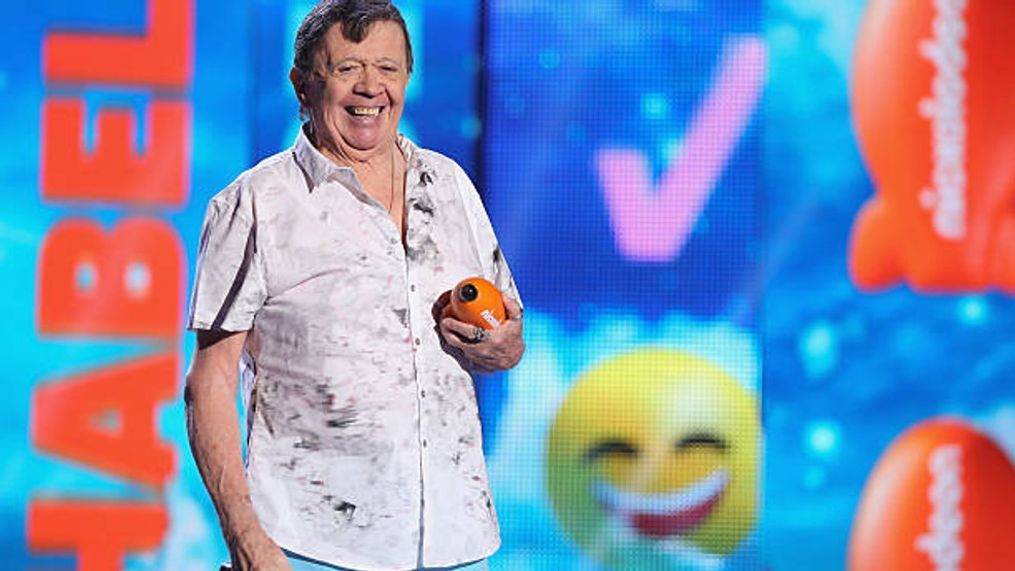 Xavier Lopez "Chabelo" receives the legend award during the Nickelodeon Kids' Choice Awards Mexico 2016 at Auditorio Nacional on August 20, 2016 in Mexico City, Mexico.  (Photo by Victor Chavez/WireImage/GettyImages)