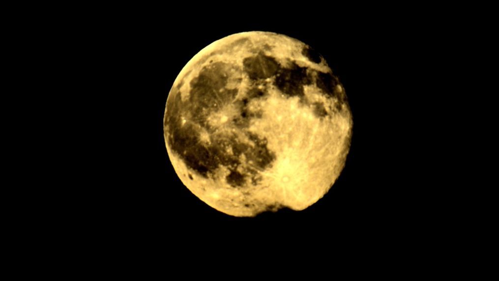 The Strawberry Moon as seen from the Oakridge Airport in Oakridge, Ore., on Monday, June 20, 2016. (Courtesy Daniel Patterson)