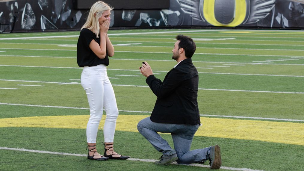 Sports producer Alex Altman proposes to his college sweetheart Jessica Waite at Autzen Stadium on August 11, 2018. (Matt Scotton photo)