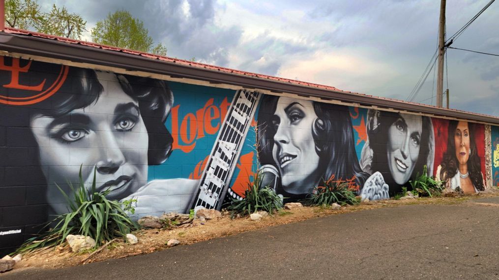 Loretta Lynn's career honored with Tennessee mural (Courtesy: Loretta Lynn Ranch)