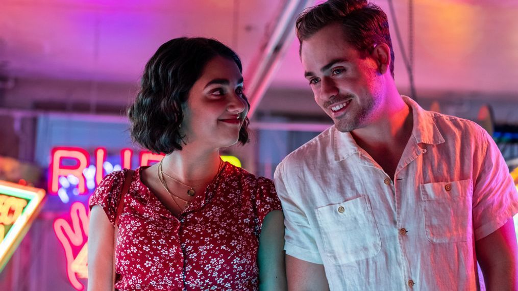 Dacre Montgomery and Geraldine Viswanathan star in TriStar Pictures' THE BROKEN HEARTS GALLERY.{&nbsp;} (Photo: Sony)