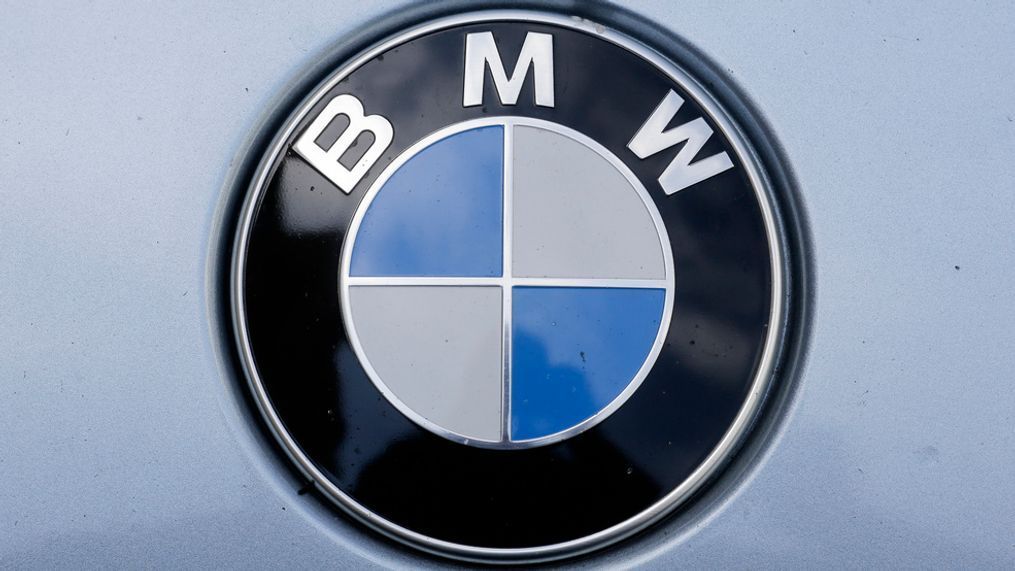 In this Aug. 1, 2017 file photo, the brand logo of German car maker BMW is photographed on a car in Berlin. BMW said it is expanding a recall to cover 1.6 million vehicles worldwide due to possible fluid leaks that could result in a fire.  (AP Photo/Markus Schreiber, file)