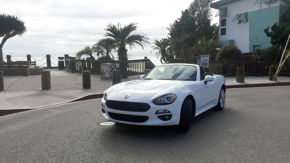 2017 Fiat 124 Spider (Sinclair Broadcast Group / Jill Ciminillo)