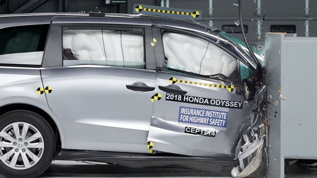 Action shot taken of the 2018 Honda Odyssey during the IIHS passenger-side small overlap frontal crash test. (Image courtesy of the Insurance Institute for Highway Safety)