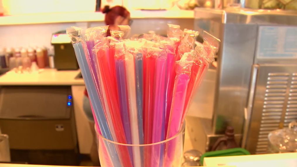 Seattle's ban on plastic straws and utensils goes into effect July 1, 2018. (Photo: KOMO News){&nbsp;}