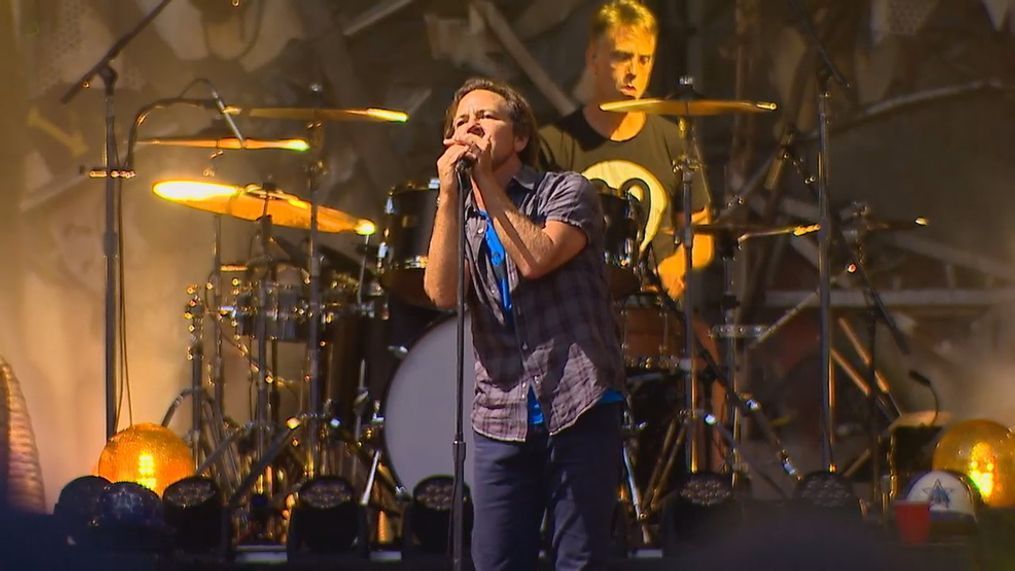 {p}Seattle came “Alive" Wednesday night, August 8, 2018, as Pearl Jam rocked Safeco Field for its first Home Show concert to raise money to fight homelessness in the city. It's the first time in five years the band has played in Seattle. (Photo: KOMO News){br}{/p}