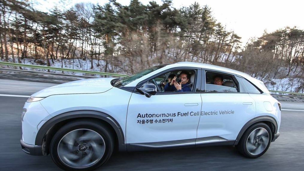 Hyundai Nexo Autonomous Fuel Cell Electric Vehicle Showcase (Image courtesy of Hyundai Motor Co.){p}{/p}