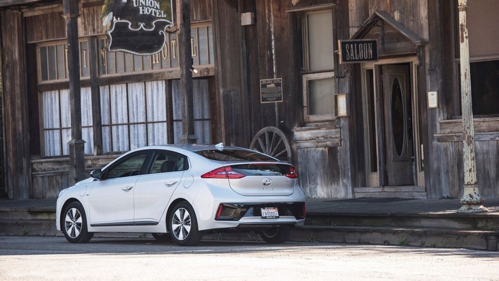 2017 Hyundai IONIQ Plug-In Hybrid (Image courtesy of Hyundai Motor America)