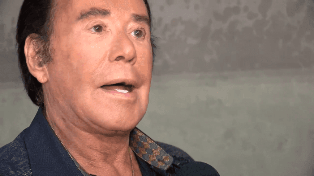 A woman alleges Wayne Newton's pet monkey attacked her daughter during a tour of Casa de Shenandoah in 2017. (File photo: KSNV)