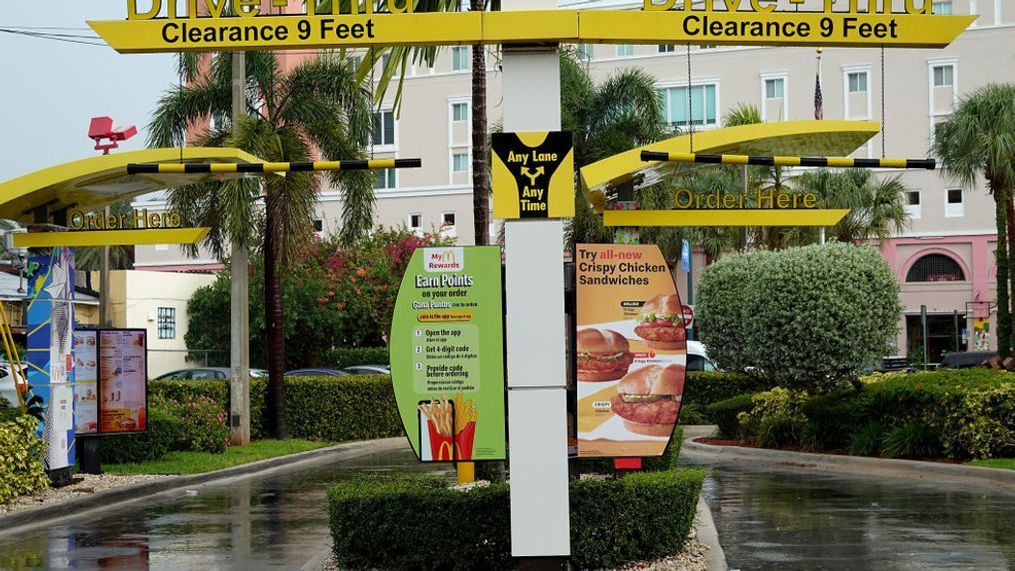 MIAMI, FLORIDA - JULY 26: A McDonalds drive-thru at one of the fast food restaurant locations on July 26, 2022 in Miami, Florida. The McDonald's company reported U.S. same-store sales rose 3.7%, while international sales rose 9.7% during the most recent quarter. However, it also said that total revenue fell 3% to $5.72 billion; it attributed the weakness to slowing demand in China. (Photo by Joe Raedle/Getty Images)