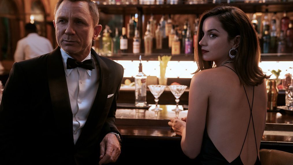 James Bond (Daniel Craig) and Paloma (Ana de Armas) in NO TIME TO DIE, an EON Productions and Metro-Goldwyn-Mayer Studios filmCredit: Nicola Dove© 2020 DANJAQ, LLC AND MGM.  ALL RIGHTS RESERVED.