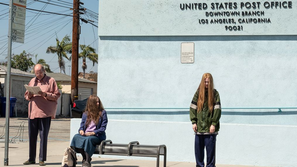 (L to R) Richard Jenkins as "Robert Dyne", Debra Winger as "Theresa Dyne" and Evan Rachel Wood as "Old Dolio Dyne" in director Miranda July's KAJILLIONAIRE, a Focus Features release.  Credit : Matt Kennedy / Focus Features