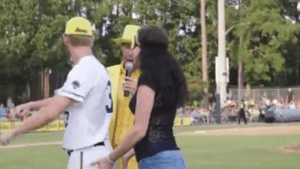 This fan proposal at a Georgia baseball game is such a (butt) touching moment (Savannah Bananas via Storyful)