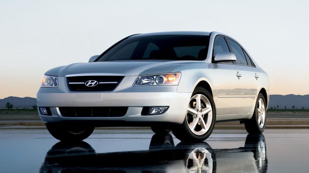 2006 Hyundai Sonata (Image courtesy of Hyundai Motor America){p}{/p}