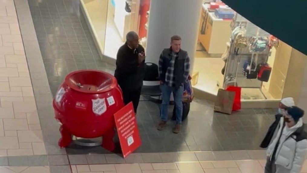 Maj. Charles Roberts and a passerby sing Christmas carols at Destiny USA (Photo: Sarah Egan).