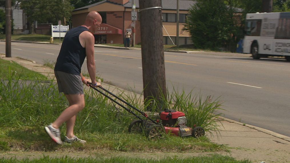 Spreading positivity: Man embarks on 143 acts of kindness mission in 40 days (WKRC){&nbsp;}