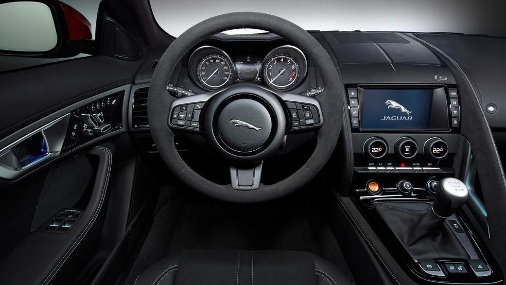 2016 Jaguar F-Type with the manual transmission (Image courtesy of Jaguar Land Rove)
