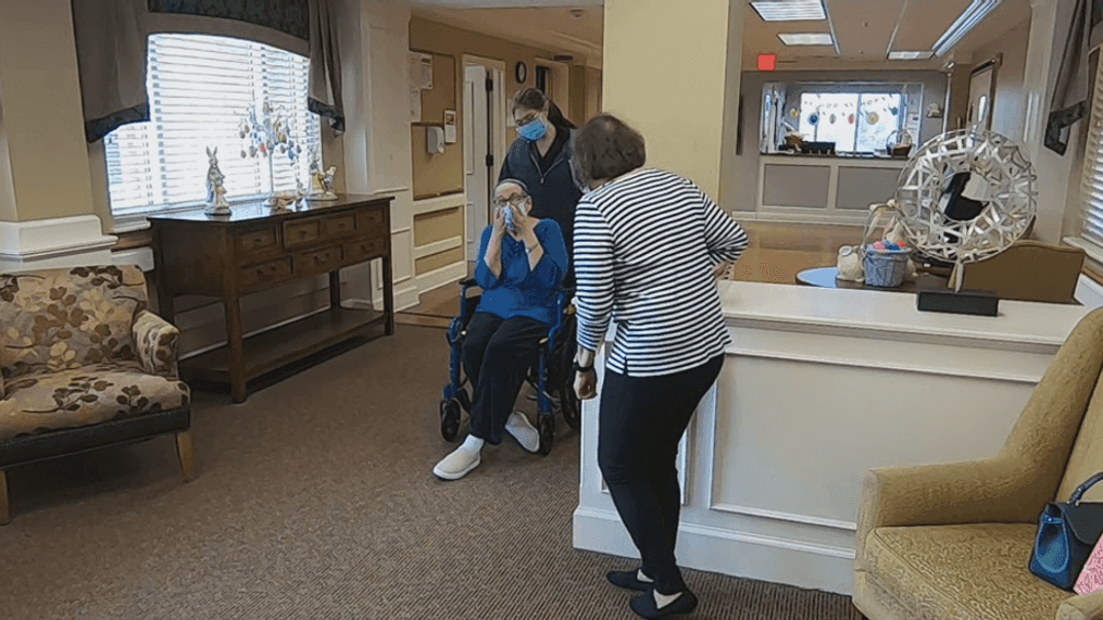 Separated by COVID, sisters hug for the first time in a year (SBG San Antonio)