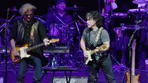 Image for story: '70s pop duo rift unfolds as Hall files sealed lawsuit against Oates