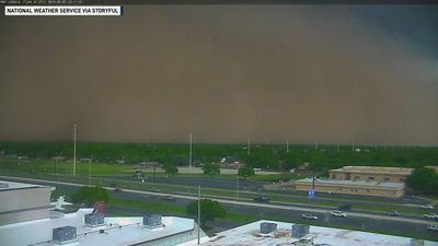 Image for story: Time-lapse footage shows haboob sweeping across Lubbock, Texas