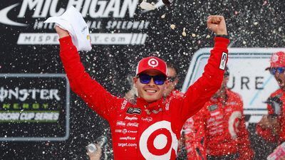 Image for story: Larson snatches win at Michigan, earns fourth career Cup victory