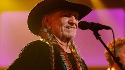 Image for story: Willie Nelson cancels all February tour dates, citing flu recovery