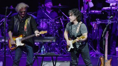 Image for story: '70s pop duo rift unfolds as Hall files sealed lawsuit against Oates