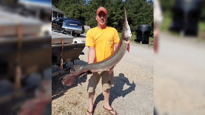 Image for story: Virginia man breaks record after catching 23-pound Longnose Gar