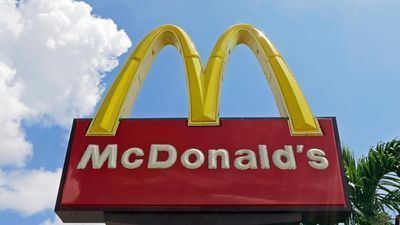 Image for story: Bags of McDonalds delivered to Manhattan courthouse during Trump trial