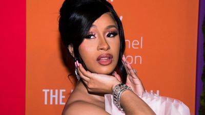 Image for story: Cardi B throws microphone at fan hurling drink during Las Vegas show