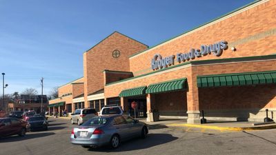 Image for story: Kroger announces $2 'hero bonus' for staff members working during pandemic