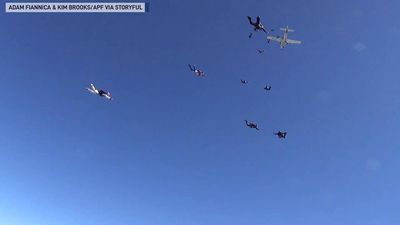 Image for story: Female skydiving team pulls off record stunt